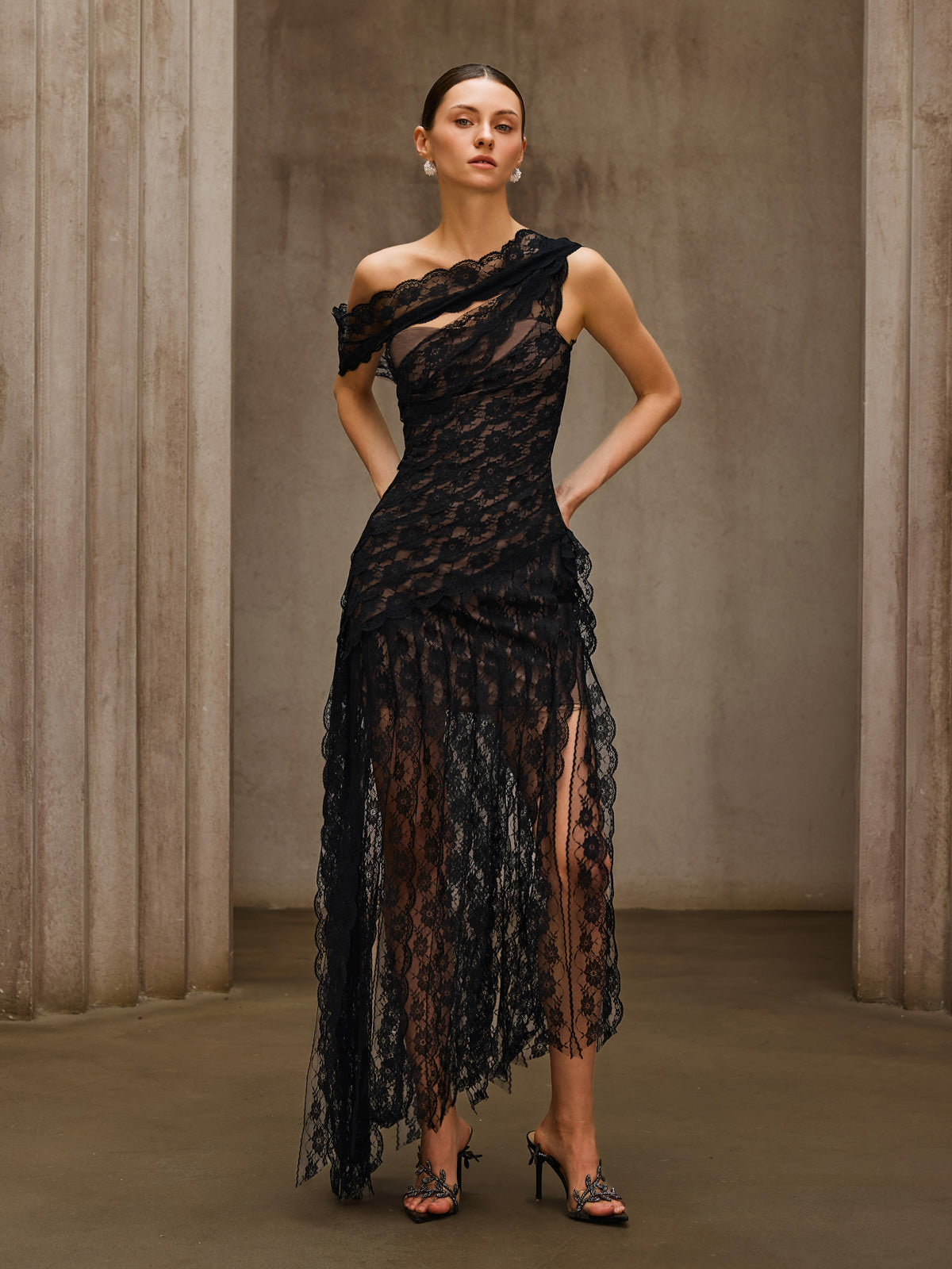 Dularee One Shoulder Lace Maxi Dress - Image 4