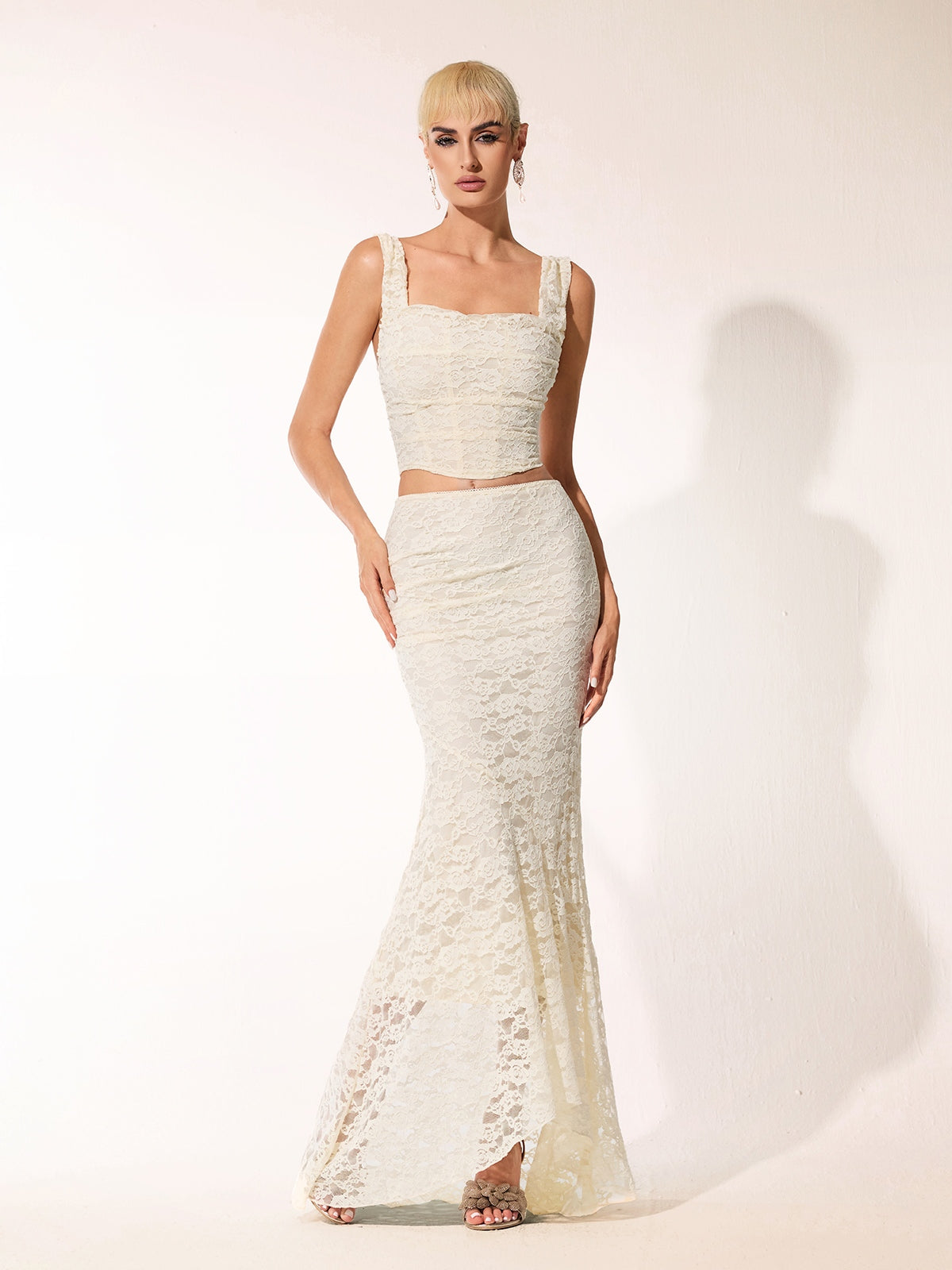 Vaxelyx Sleeveless Lace Skirt Set